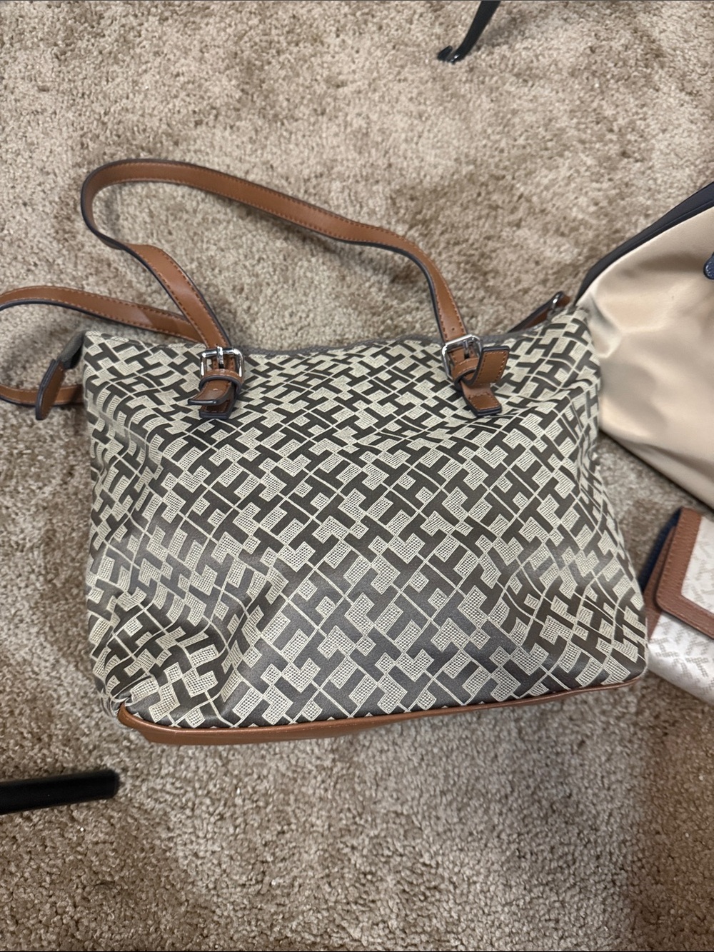 Tommy Hilfiger Shoulder Bags & Wallet Bundle - Picture 2 of 9